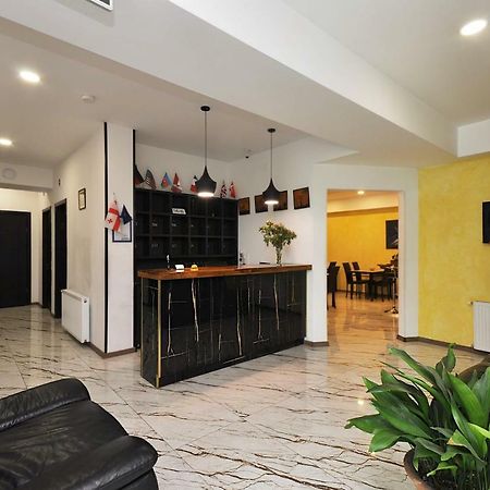 Tbilisi Check In Hotel Ngoại thất bức ảnh