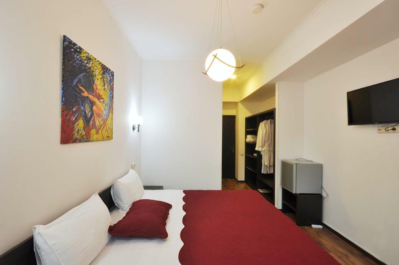 Tbilisi Check In Hotel Ngoại thất bức ảnh