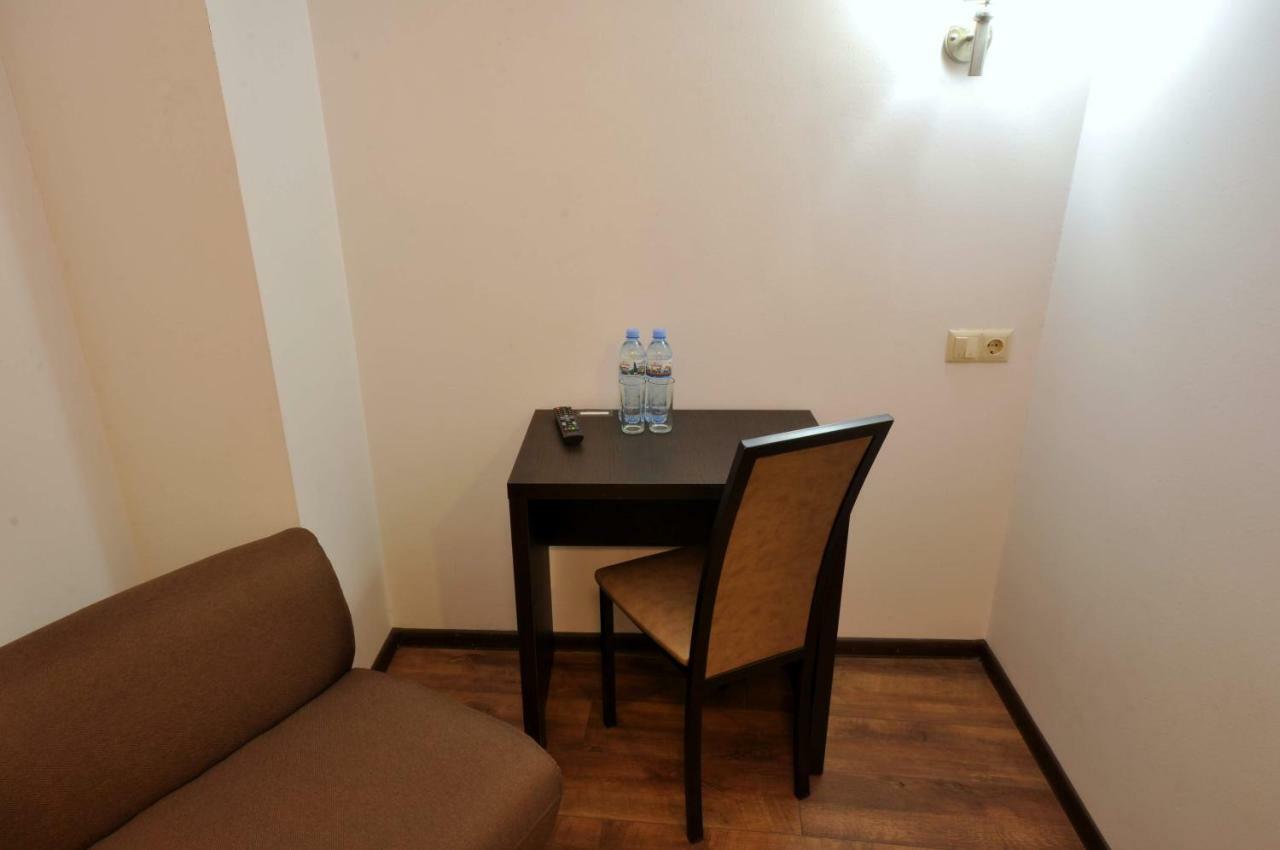 Tbilisi Check In Hotel Ngoại thất bức ảnh