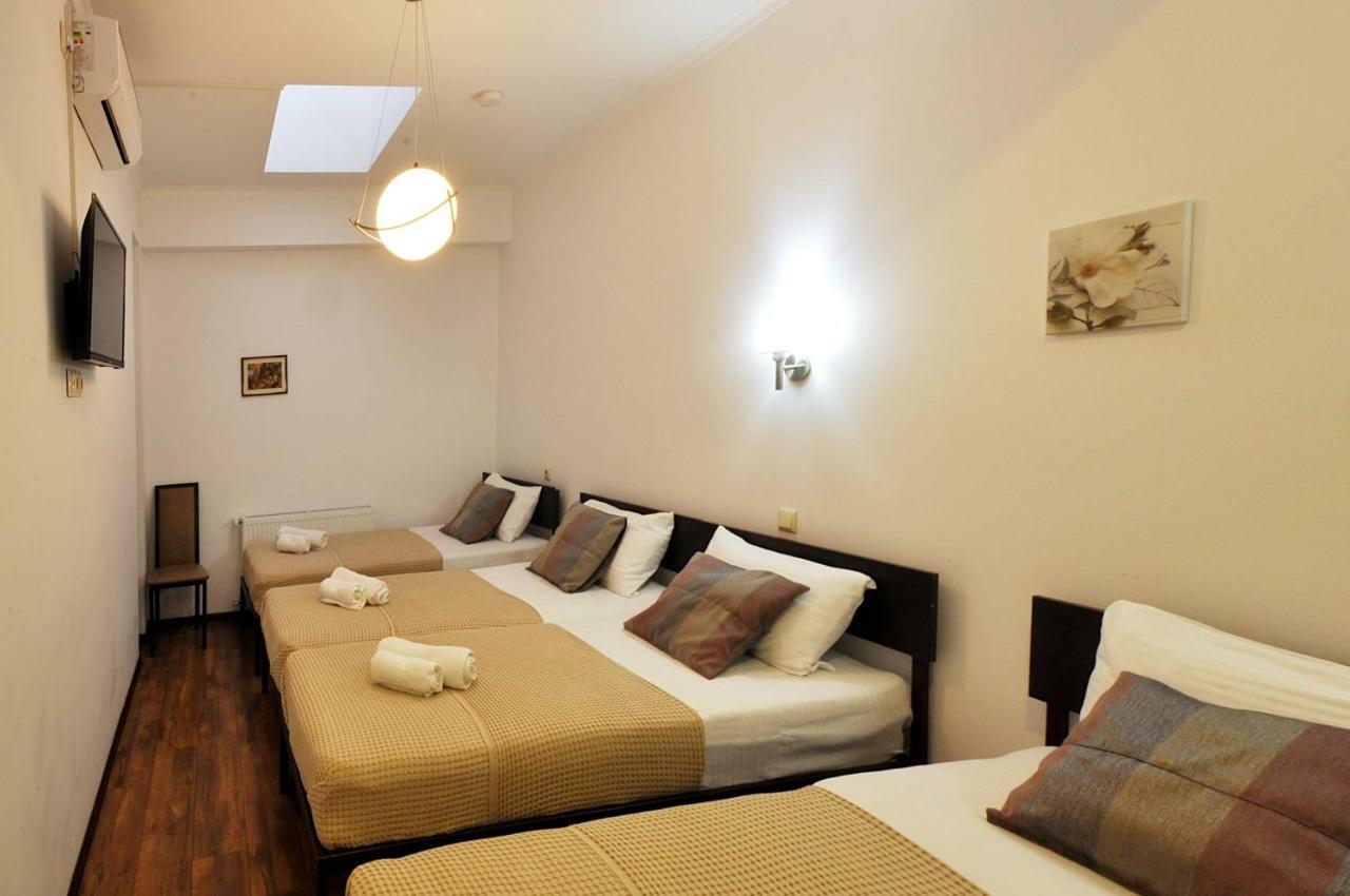 Tbilisi Check In Hotel Ngoại thất bức ảnh