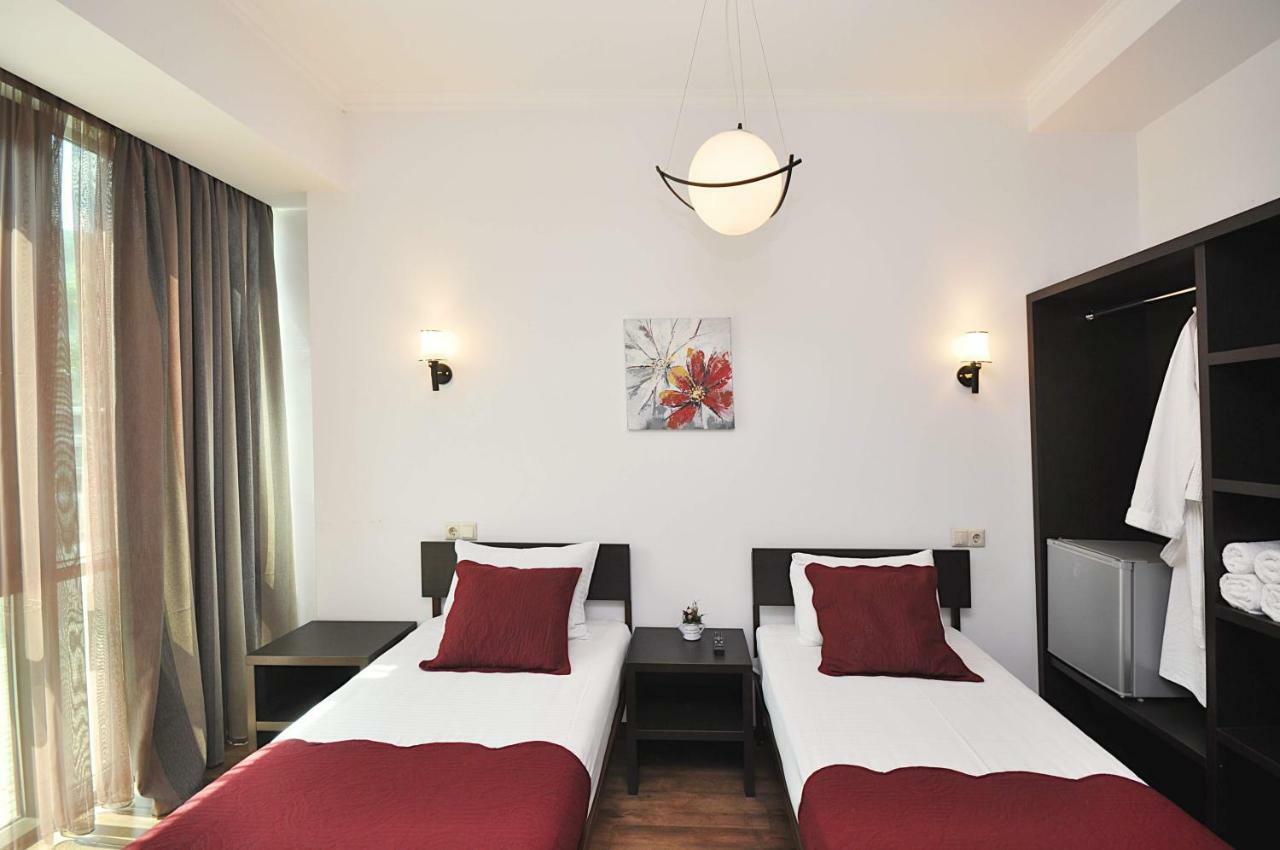 Tbilisi Check In Hotel Ngoại thất bức ảnh