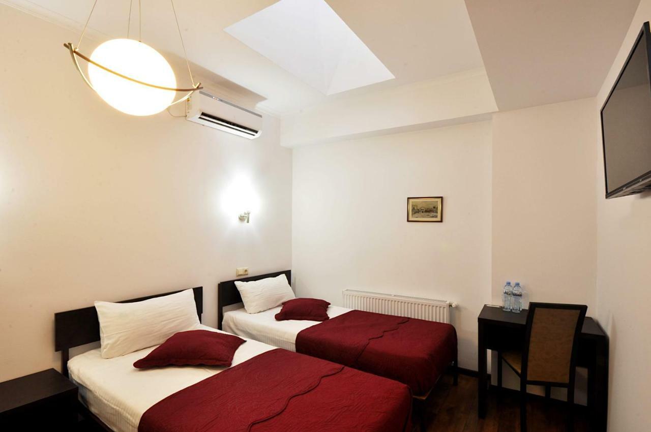 Tbilisi Check In Hotel Ngoại thất bức ảnh