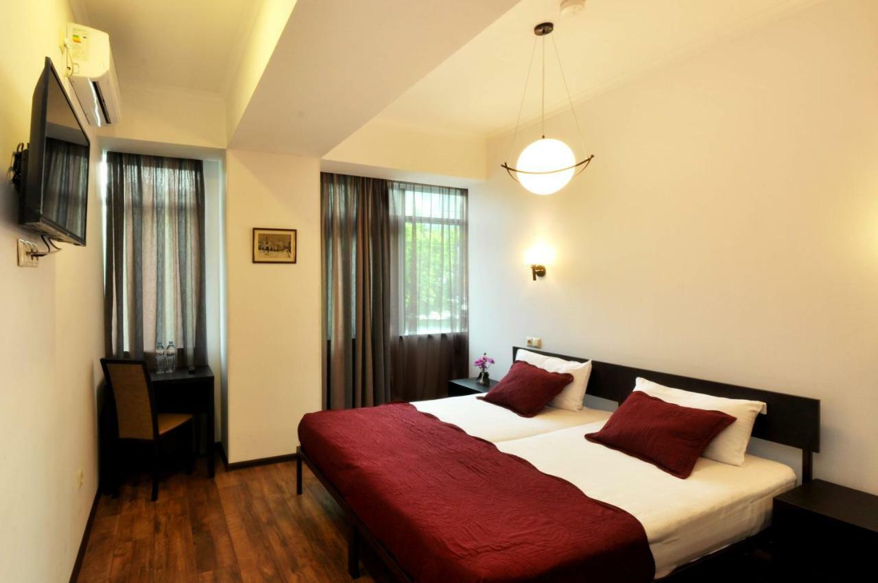Tbilisi Check In Hotel Ngoại thất bức ảnh