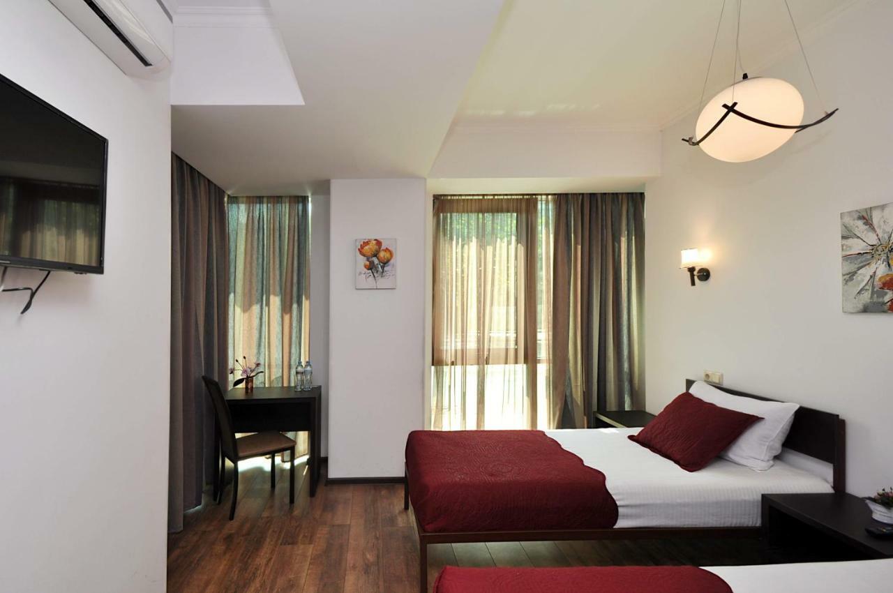 Tbilisi Check In Hotel Ngoại thất bức ảnh