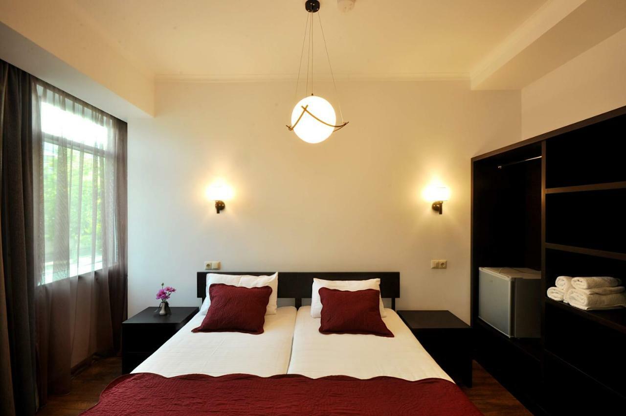 Tbilisi Check In Hotel Ngoại thất bức ảnh