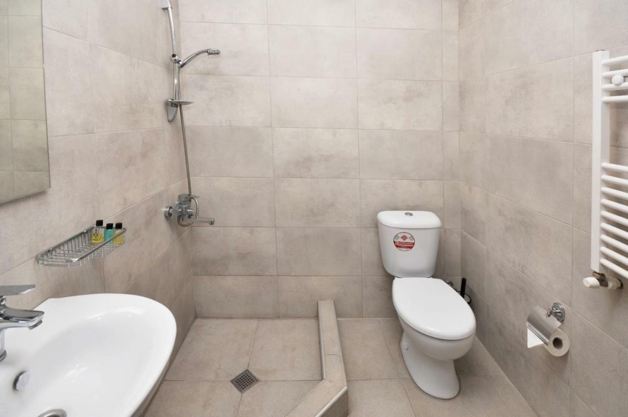 Tbilisi Check In Hotel Ngoại thất bức ảnh