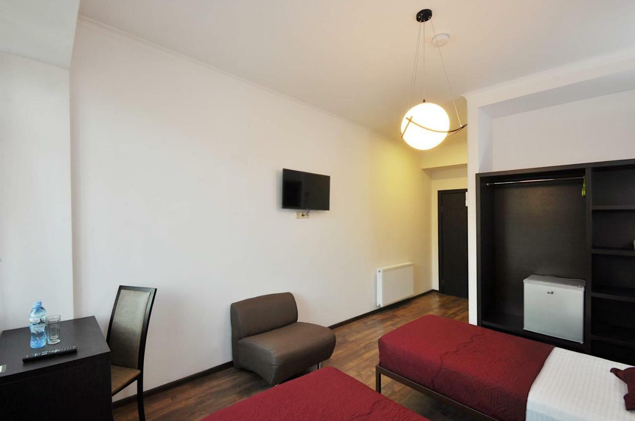 Tbilisi Check In Hotel Ngoại thất bức ảnh